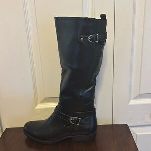 Brand new black boots